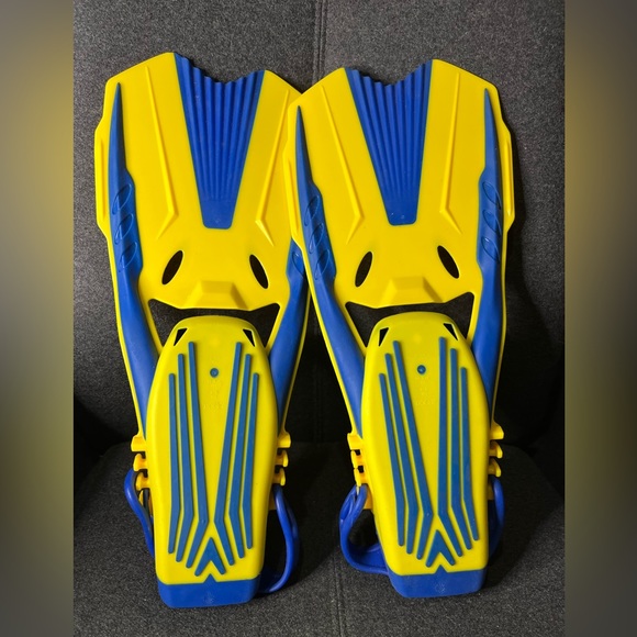Body Glove Scuba Fins Kids US 5-8 - Picture 8 of 10